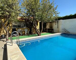 Casa con piscina en Urb. el Arenal, Alhendín