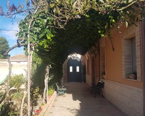 Casa con jardin en La Encina, Villena