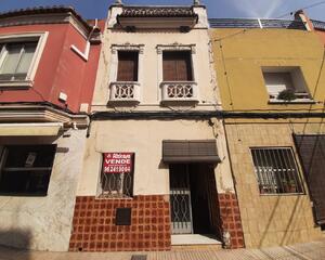 Casa de 3 habitaciones en Zona Mercado de Abastos, Alzira