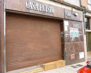 Local comercial con terraza en Colloto, Oviedo