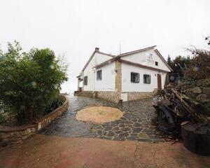 Casa amb pati en Roca Rossa, Tordera