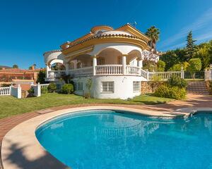 Villa con piscina en Benalmádena