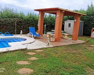 Chalet con piscina en La Alondra, Salteras