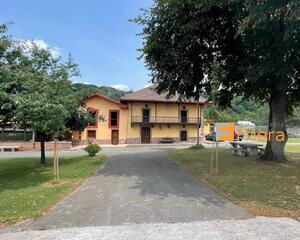 Casa con chimenea en La Manjoya, Oviedo