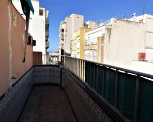 Piso de 4 habitaciones en Centro, Zapillo Almería
