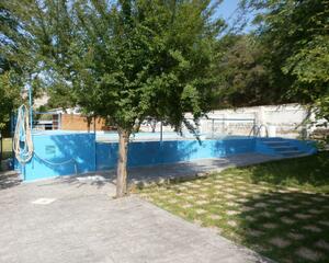 Chalet con piscina en Urb. los Manantiales, Hontoba