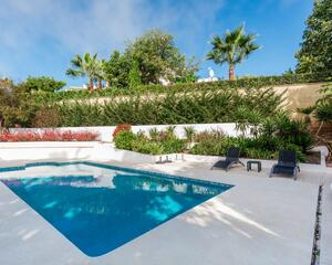 Villa con piscina en El Rosario, Este Marbella