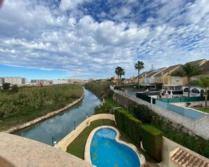 Adossat amb piscina en Urbanizaciones , Gandia