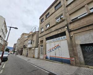 Local comercial reformado en Sagunto, Lavadores Vigo