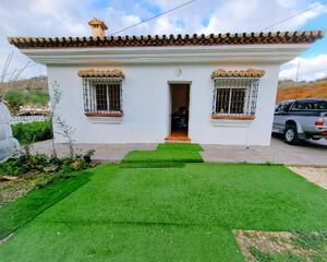 Casa con jardin en Barranco del Sol, Almogía