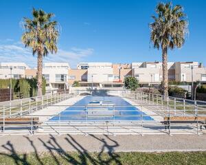 Adosado con piscina en Rosales del Canal, Zaragoza