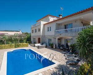 Villa amb piscina en Mas Pere, Urbanización Calonge