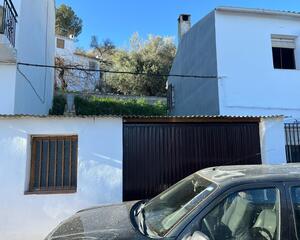 Casa con terraza en Iznájar