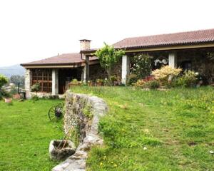 Casa amb jardí en Ponteareas