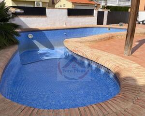 Casa con piscina en Residencial Reva