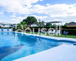 Casa con piscina en Linares