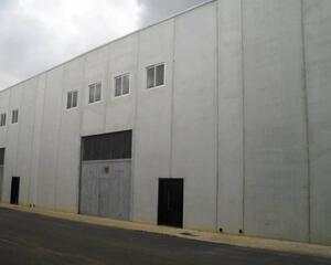 Nave Industrial con patio en P.I. el Rubial, Villena