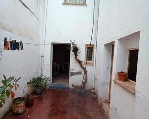Casa con patio en Barrio la Uva, Andújar