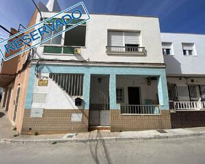 Casa de 3 habitaciones en San José Artesanos, Algeciras