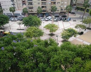 Piso de 4 habitaciones en Plaza España, Crevillent