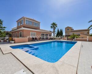 Villa amb piscina en Pueblo, Calpe