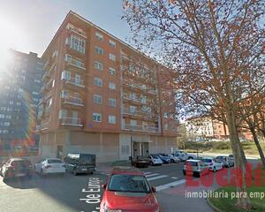 Local comercial de 4 habitaciones en Calle de Europa, Burgos