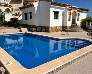 Villa con piscina en Quesada