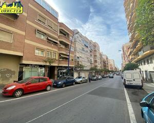 Piso de 4 habitaciones en Pablo Iglesias, Centro Almería