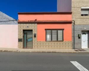 Casa de 4 habitacions en -Juan Xxiii, Arucas